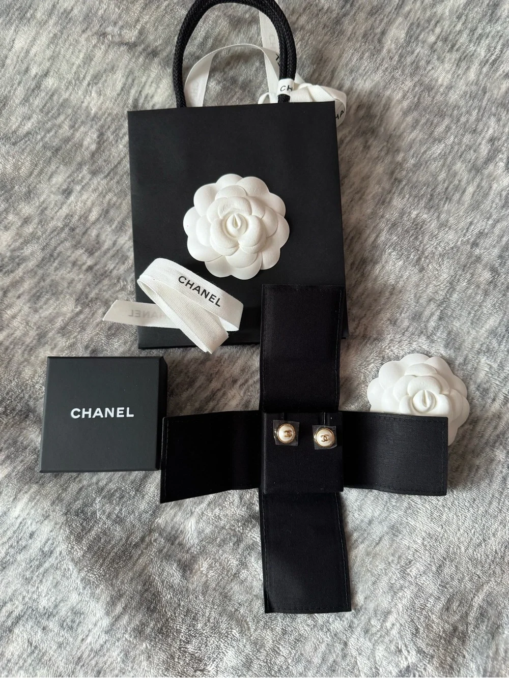 CHANEL classic round